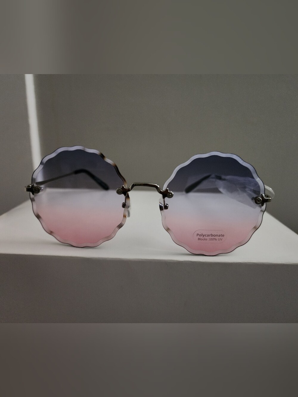 Retro Scalloped Rimless Sunglasses โ Purple to Pink Gradient Lenses